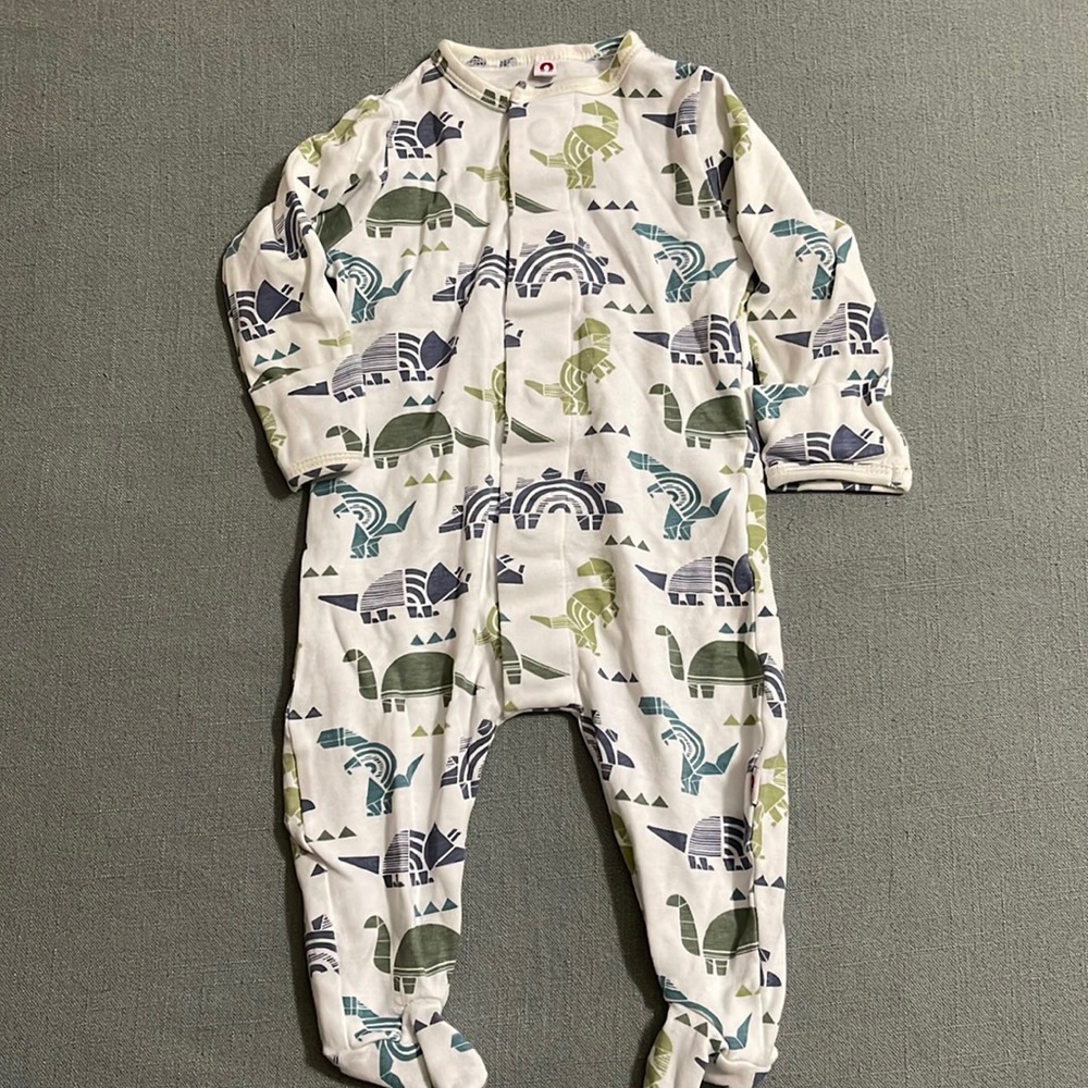Magnetic pajamas